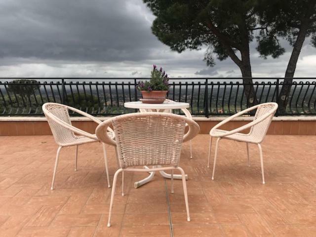 Millenovecento Apartman Tivoli Kültér fotó